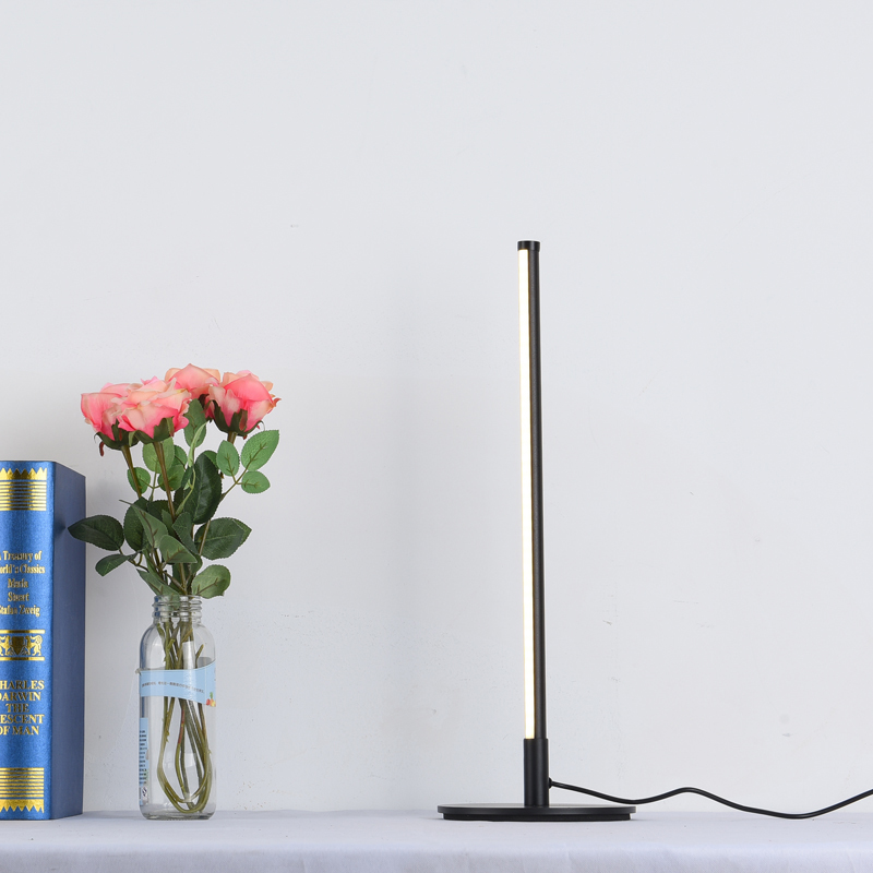 Léger LED Table Lamp From Ozarké