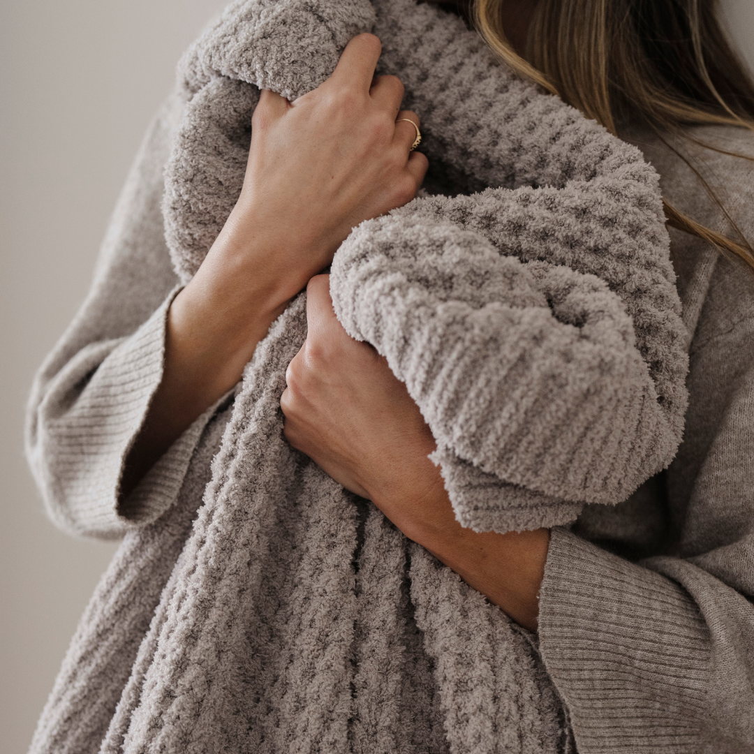WAFFLE KNIT XL THROW BLANKETS From Saranoni