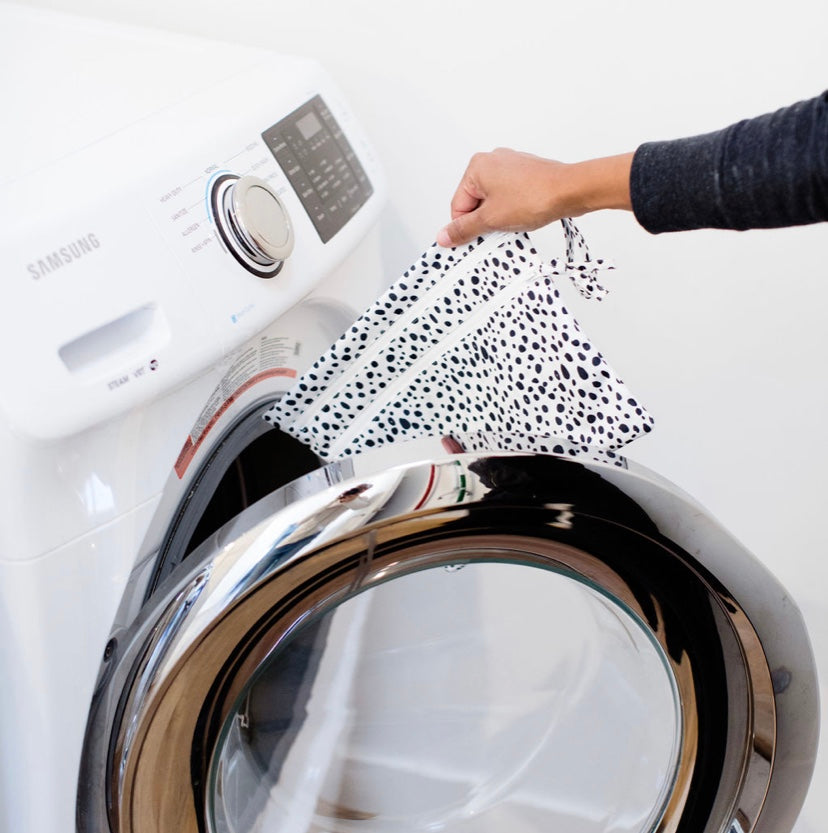 Organic Dot - Waterproof Wet Bag (For mealtime, on-the-go, and more!) from BapronBaby
