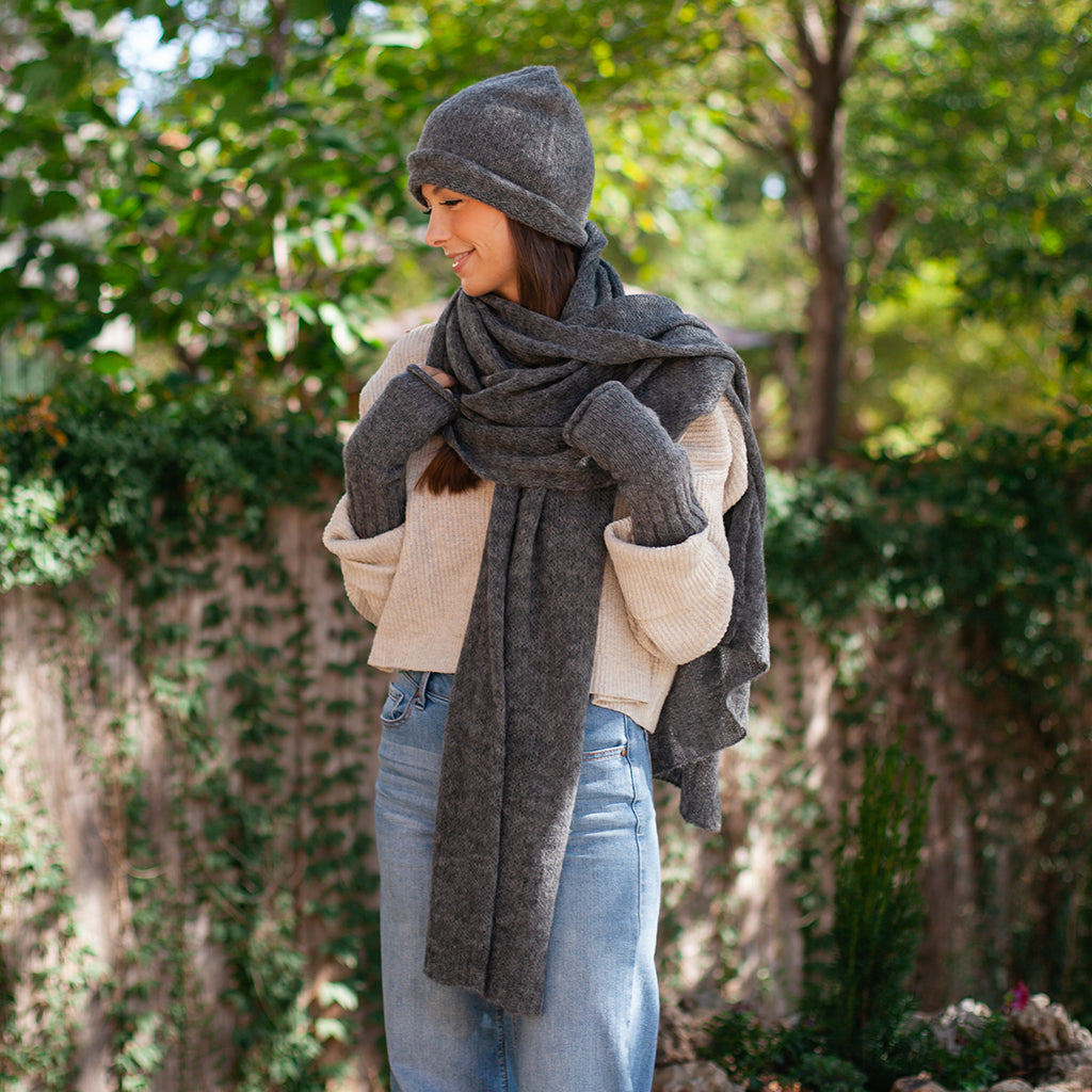 Charcoal Essential Knit Alpaca Gloves from SLATE + SALT