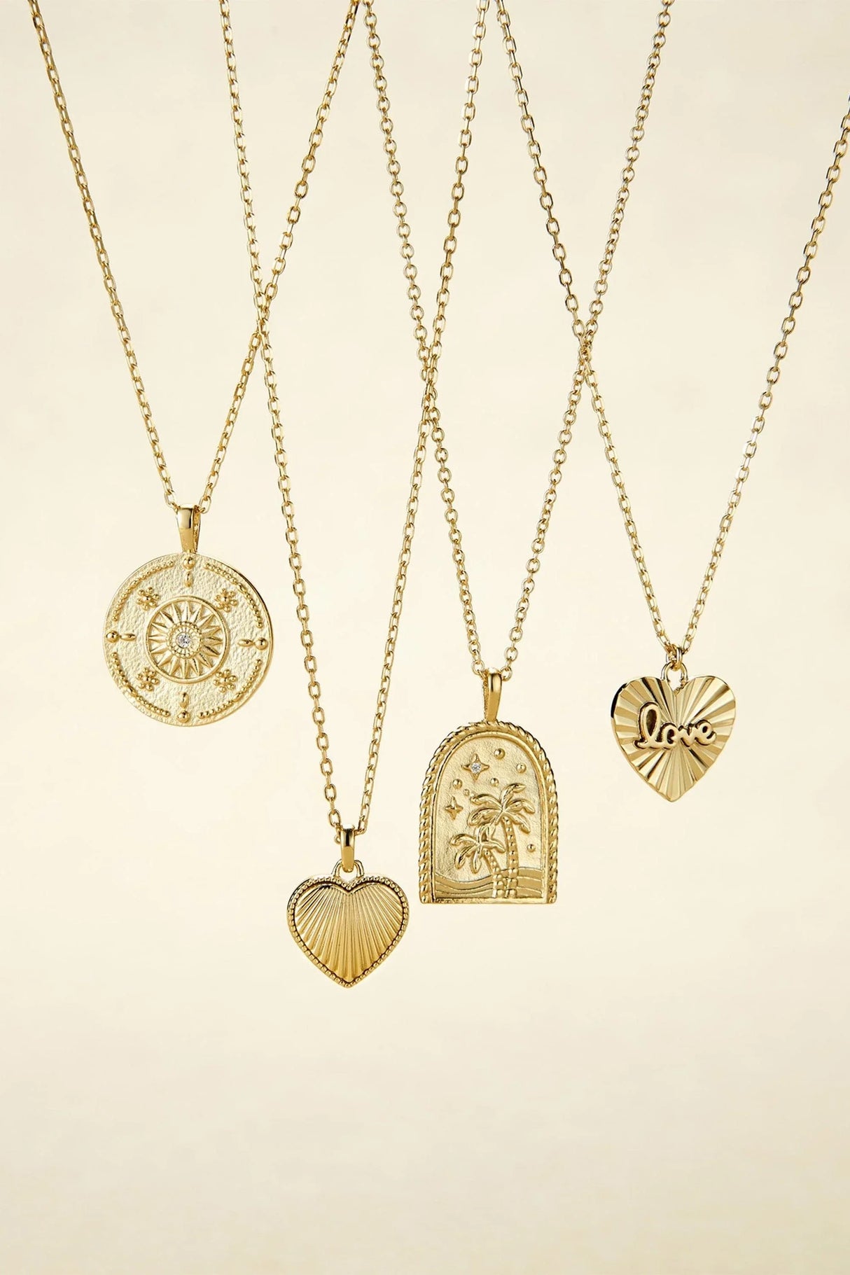 Baby Scalloped Heart Pendant Necklace from eklexic