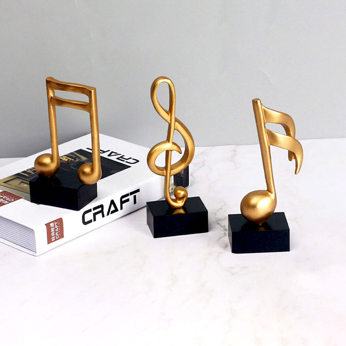 Bacholdi Note Figurine from Moderny