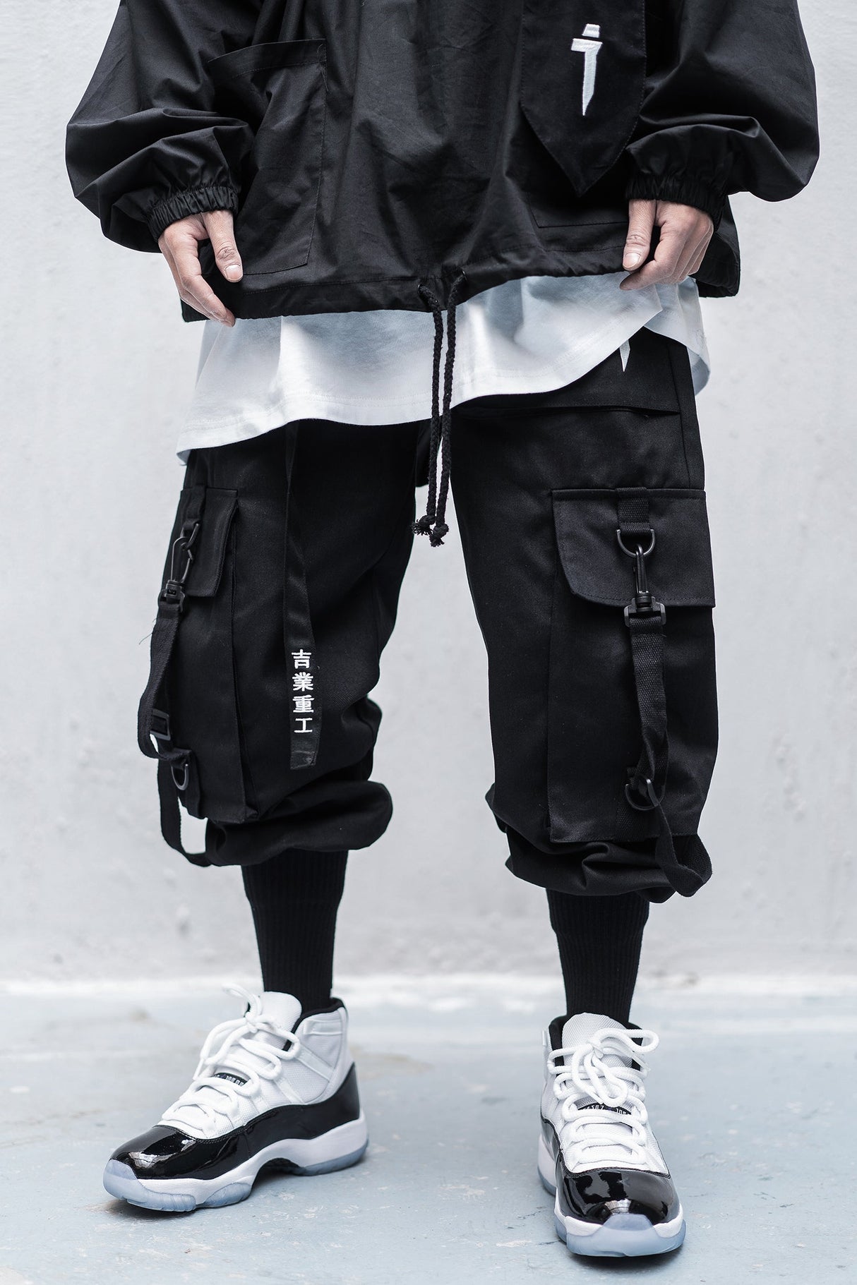 HiP5 Black 09 I-Tech Cargo Pants from Niepce Inc