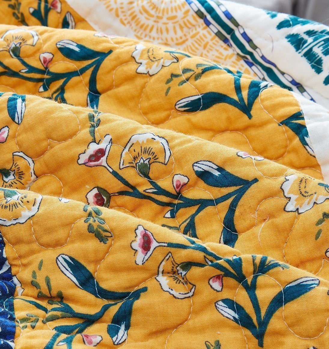 DaDa Bedding Bohemian Patchwork Bed of Wild Flowers Floral Gardenia Green Bedspread Set (JHW-886) from DaDalogy Bedding Collection