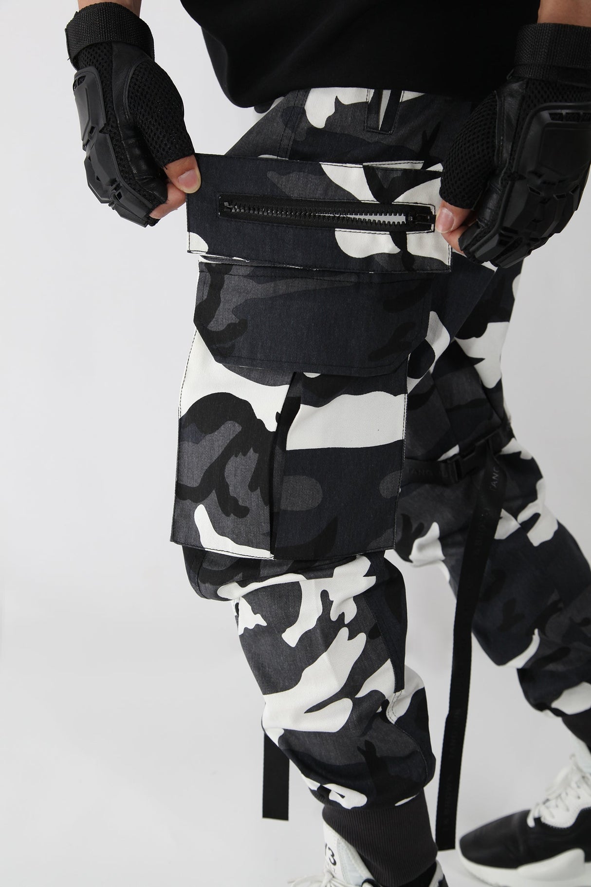 IBP1828 Noble Cargo Pants from Niepce Inc