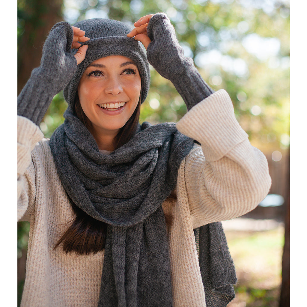 Charcoal Essential Knit Alpaca Gloves from SLATE + SALT