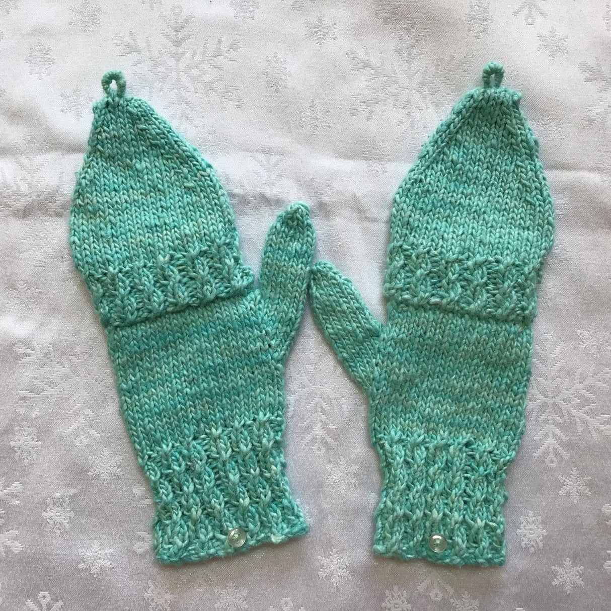 Convertible Mittens Knitting Pattern from Darn Good Yarn