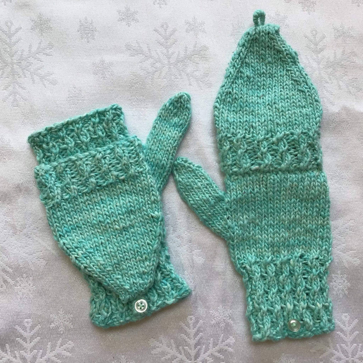 Convertible Mittens Knitting Pattern from Darn Good Yarn