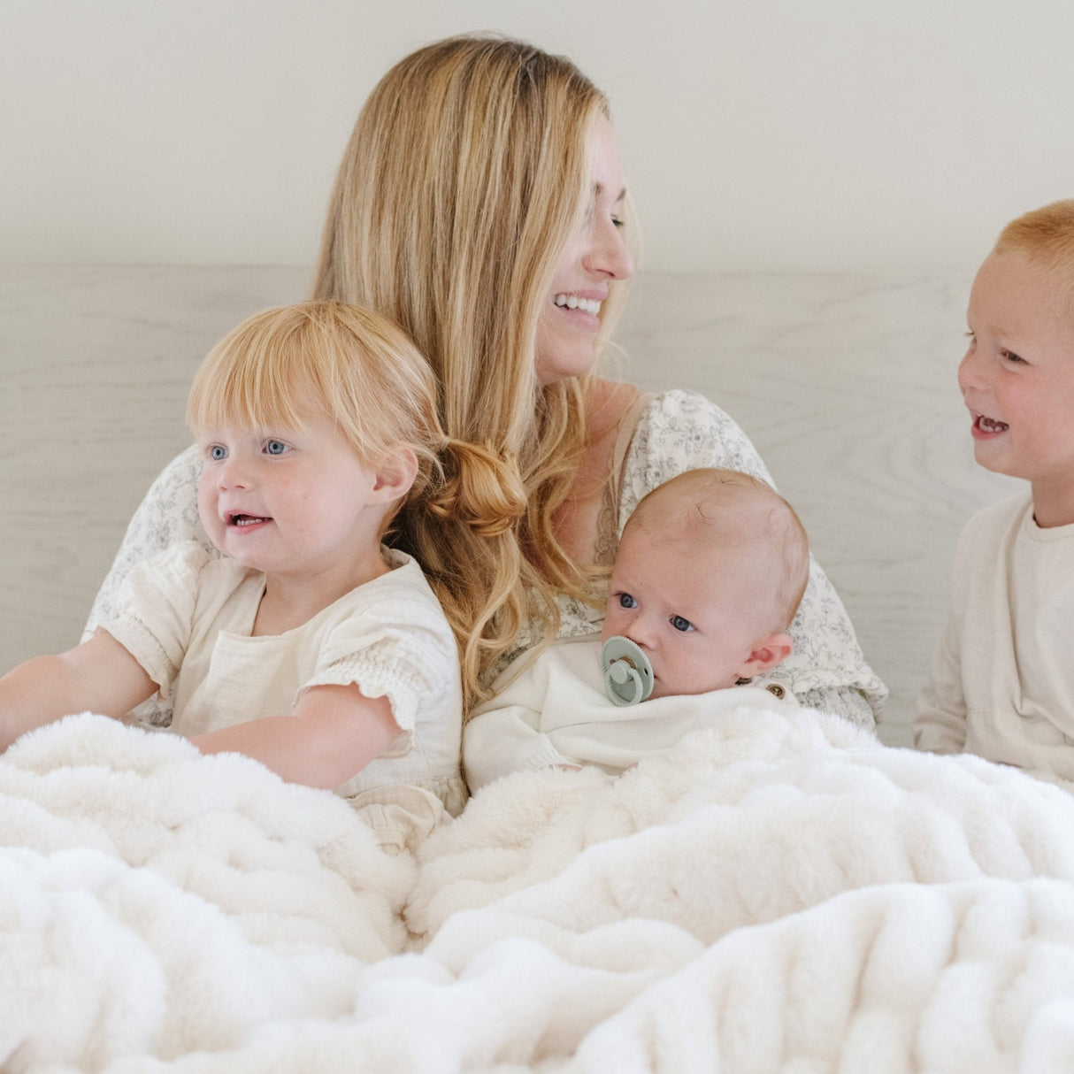 DOUBLE RUCHED FAUX FUR THROW BLANKETS From Saranoni