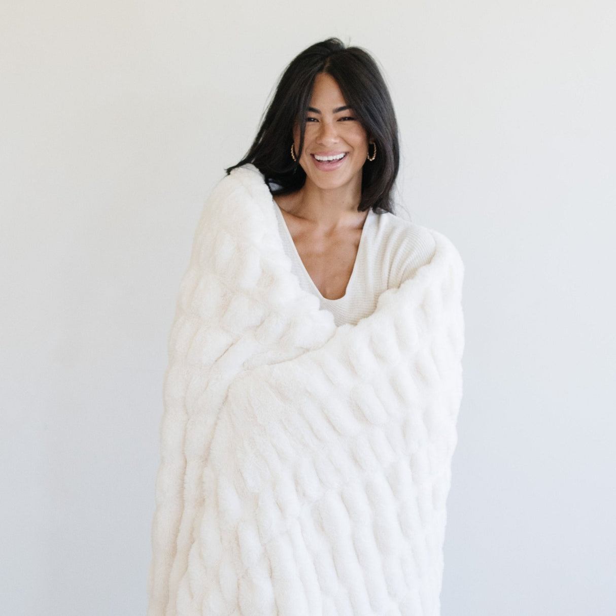 DOUBLE RUCHED FAUX FUR THROW BLANKETS From Saranoni