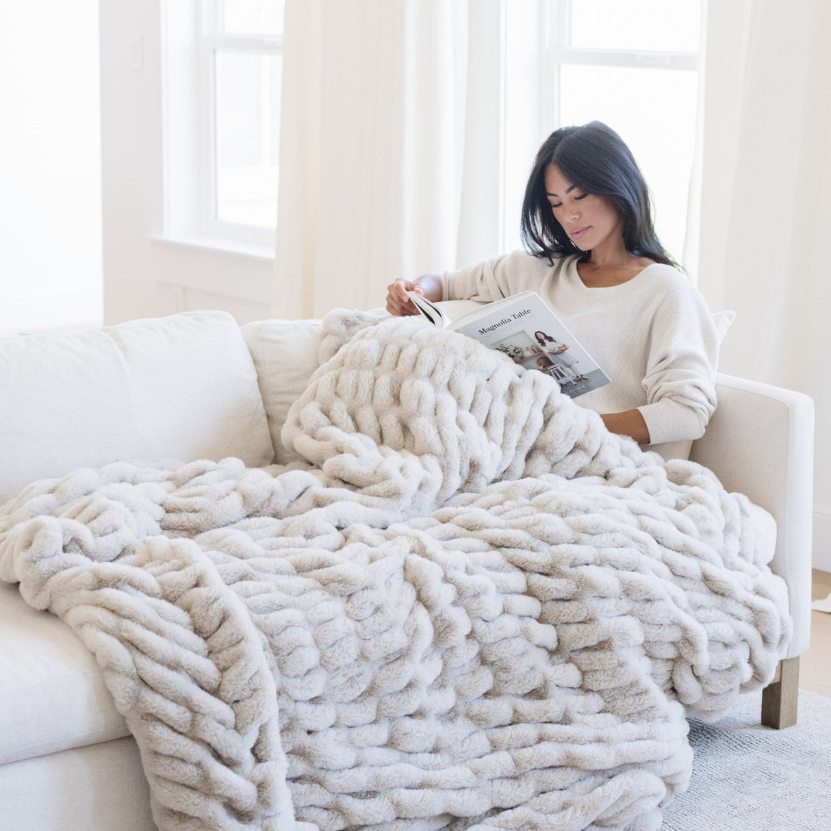 DOUBLE RUCHED FAUX FUR THROW BLANKETS From Saranoni