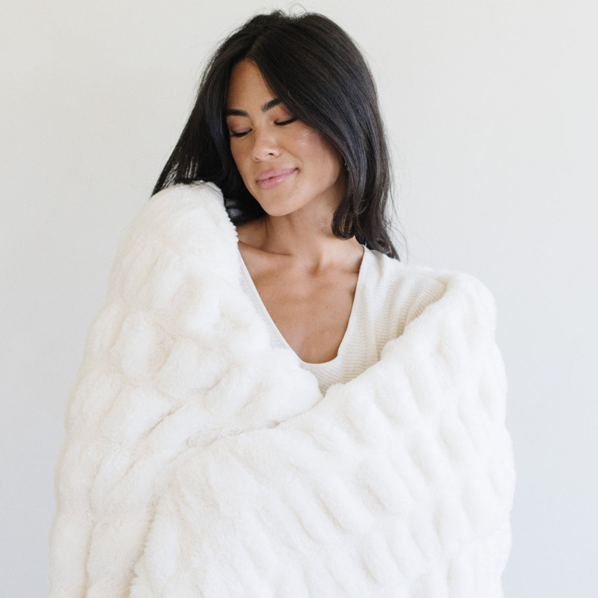 DOUBLE RUCHED FAUX FUR THROW BLANKETS From Saranoni