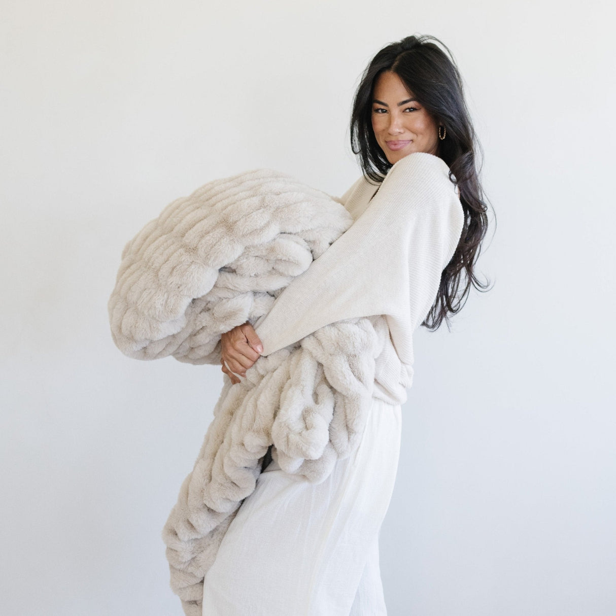 DOUBLE RUCHED FAUX FUR XL THROW BLANKETS From Saranoni