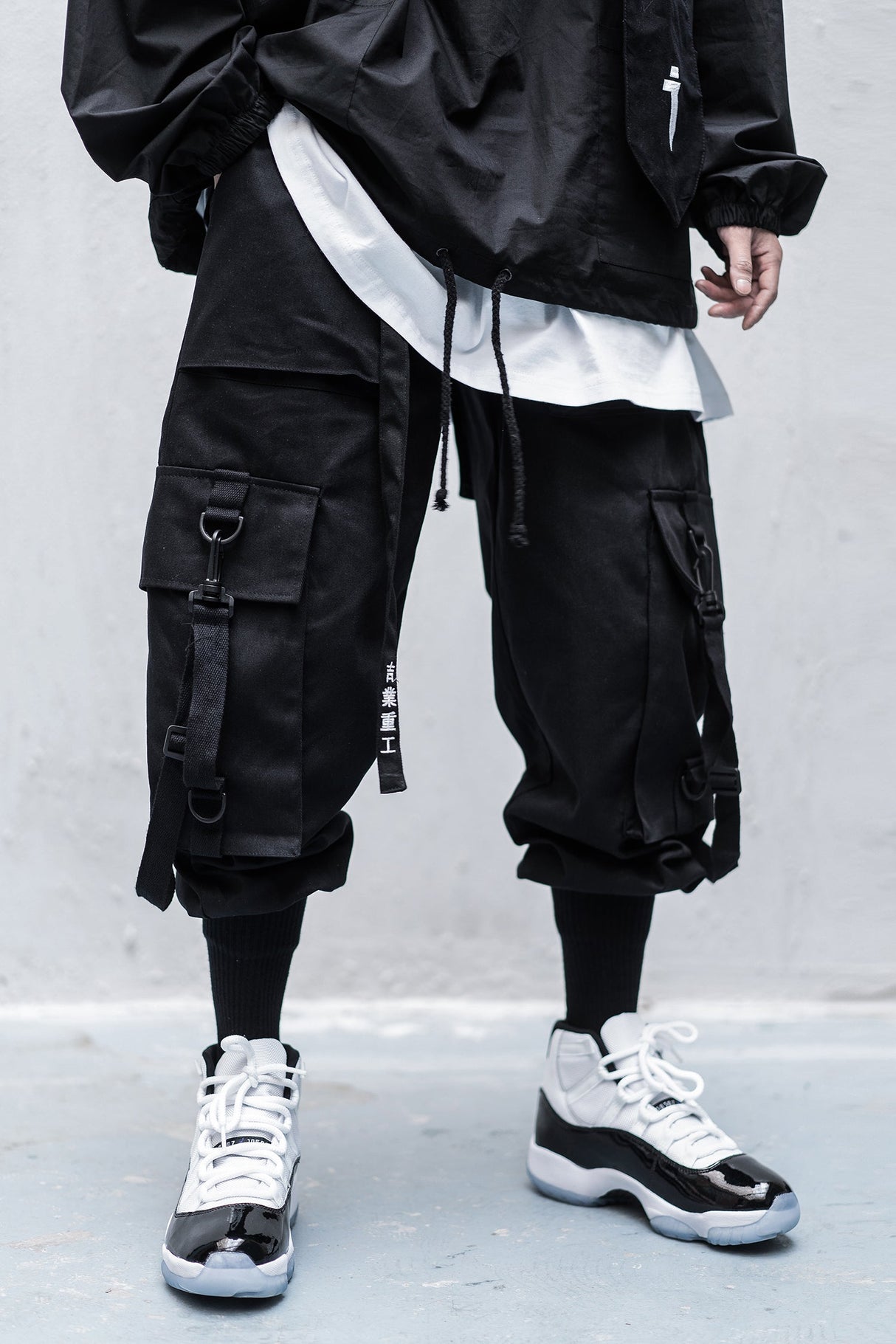 HiP5 Black 09 I-Tech Cargo Pants from Niepce Inc