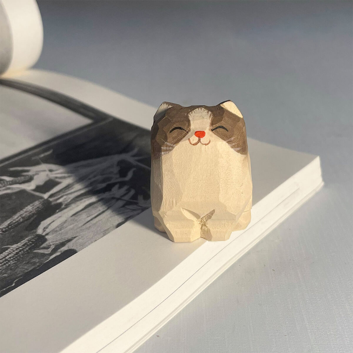 Hand-Carved Cat Figurines from Moderny