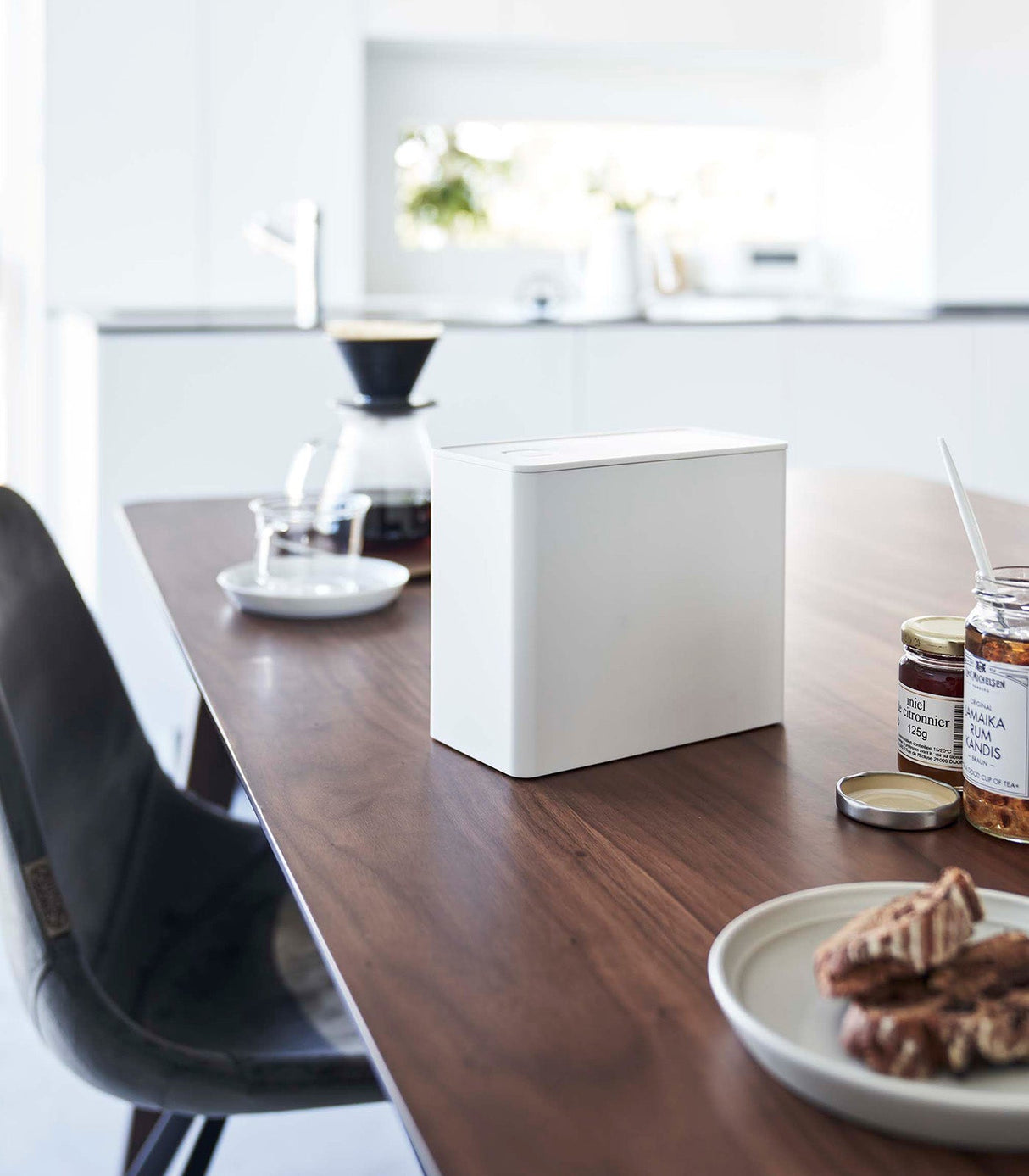 Vacuum-Sealing Coffee Storage from Yamazaki Home