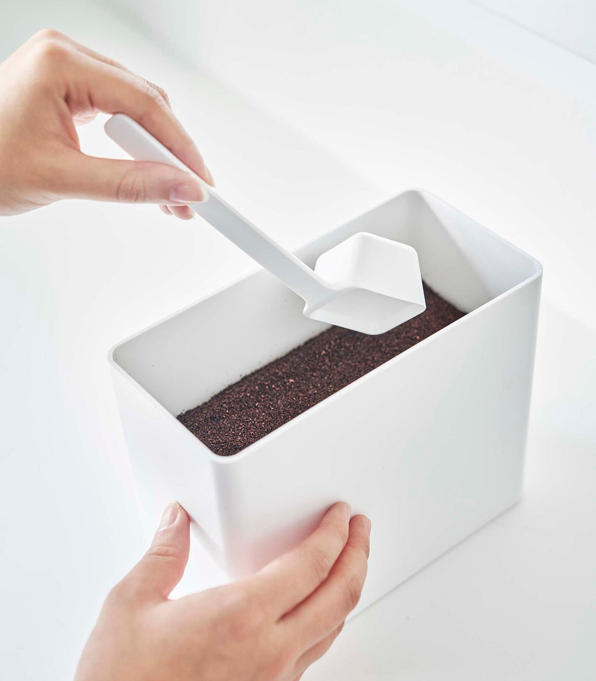 Vacuum-Sealing Coffee Storage from Yamazaki Home