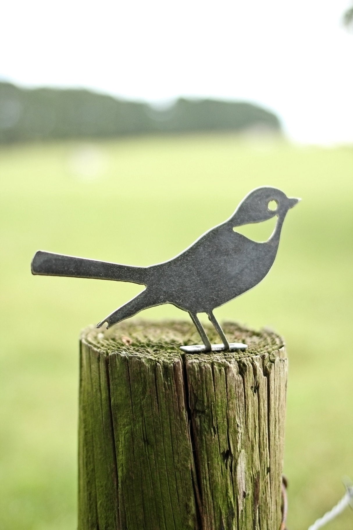Metal Bird Statue - Mockingbird / Robin from Jubilee Trading Company
