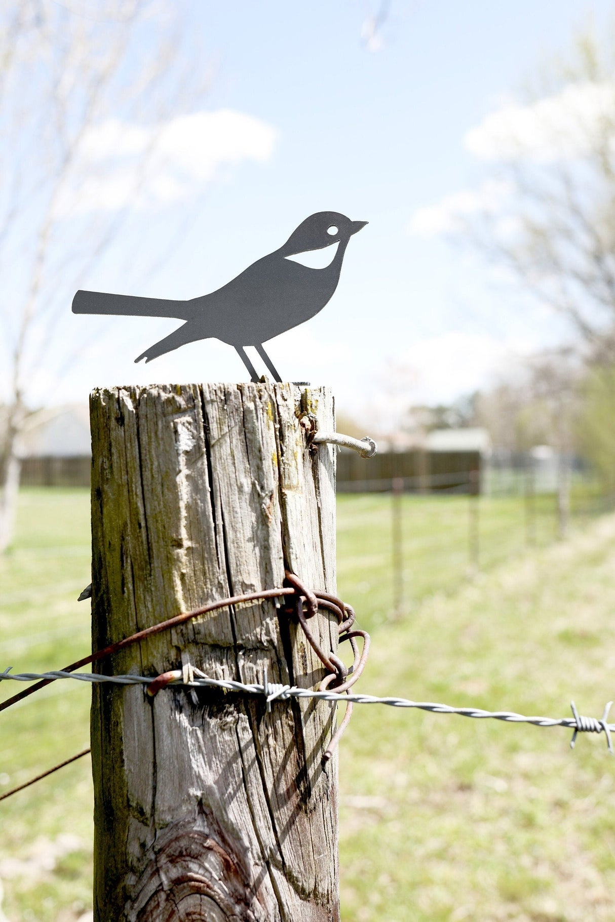 Metal Bird Statue - Mockingbird / Robin from Jubilee Trading Company