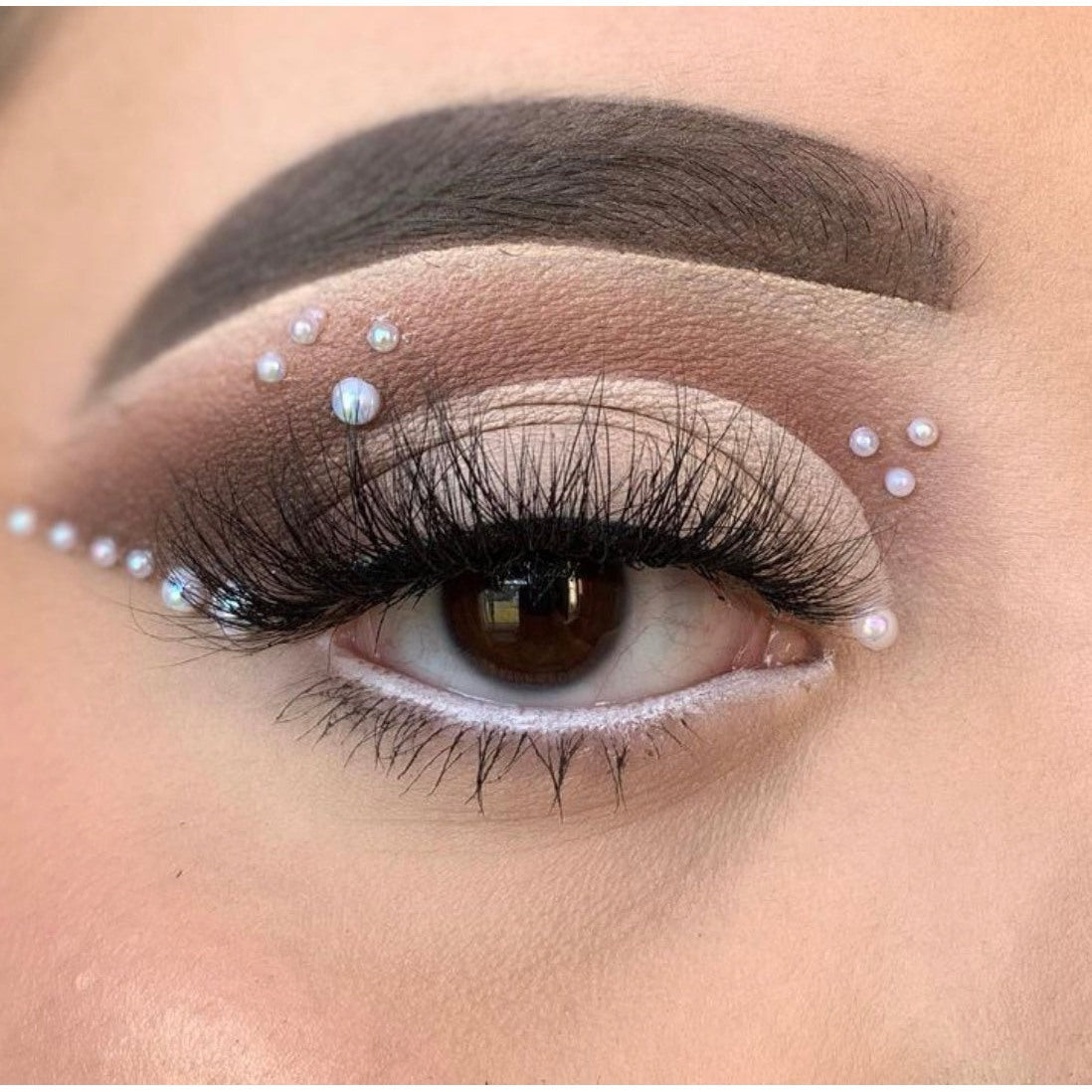 PINK WONDERLAND EYESHADOW PALETTE From Prolux Cosmetics