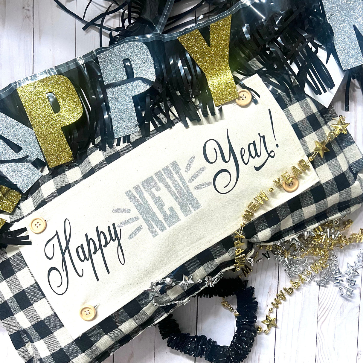 GIFT GUIDE:  FOR THOSE THAT ARE HARD TO BUY FOR!  SEASONAL SET: Buffalo Check Gingham Pillow (comes w/ foam insert & these 4 panels in back pocket)  SUNFLOWERS, SNOWMAN SCARVES, BE MY VALENTINE, SUMMER VINTAGE CAMPER From PillowPanels