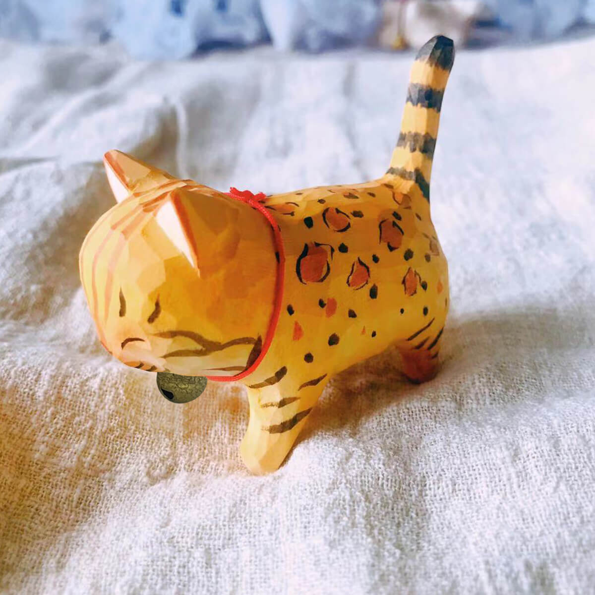 Hand-Carved Cat Figurines from Moderny