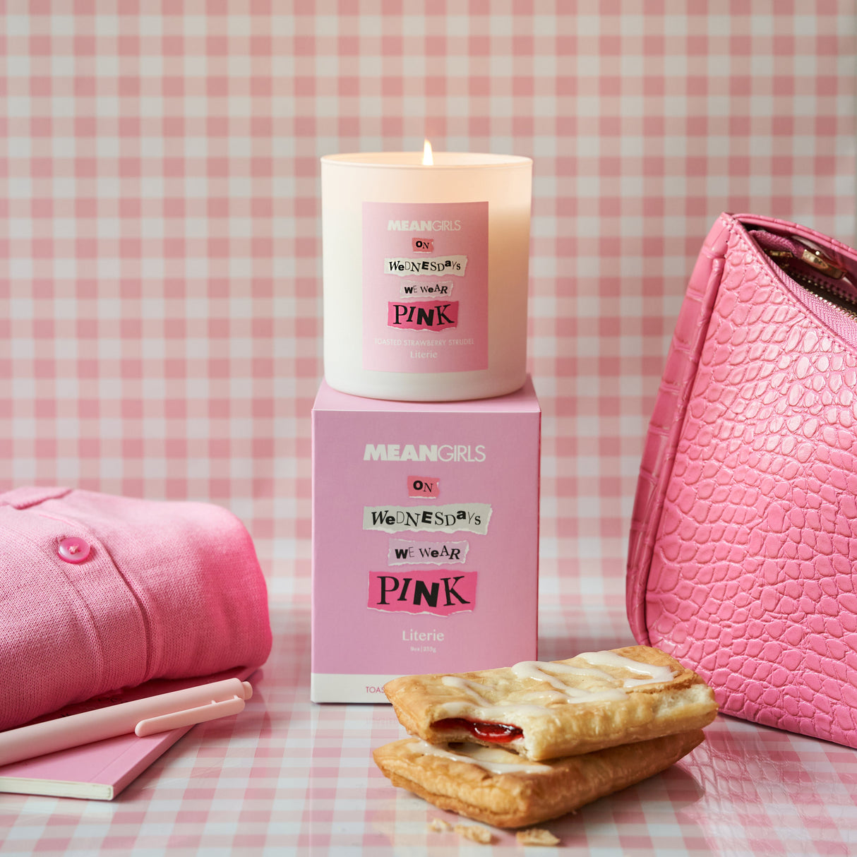 On Wednesdays We Wear Pink Literie Candles