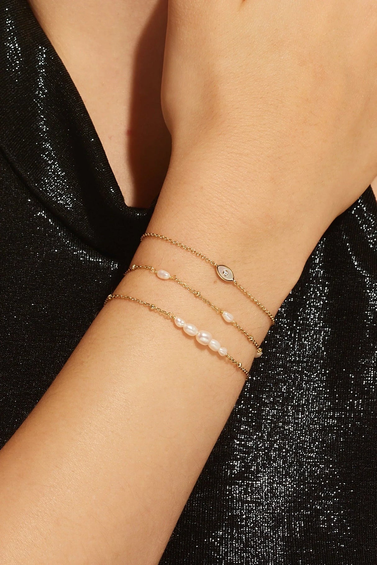 Micro Alternating Pearl & Bead Bracelet from eklexic