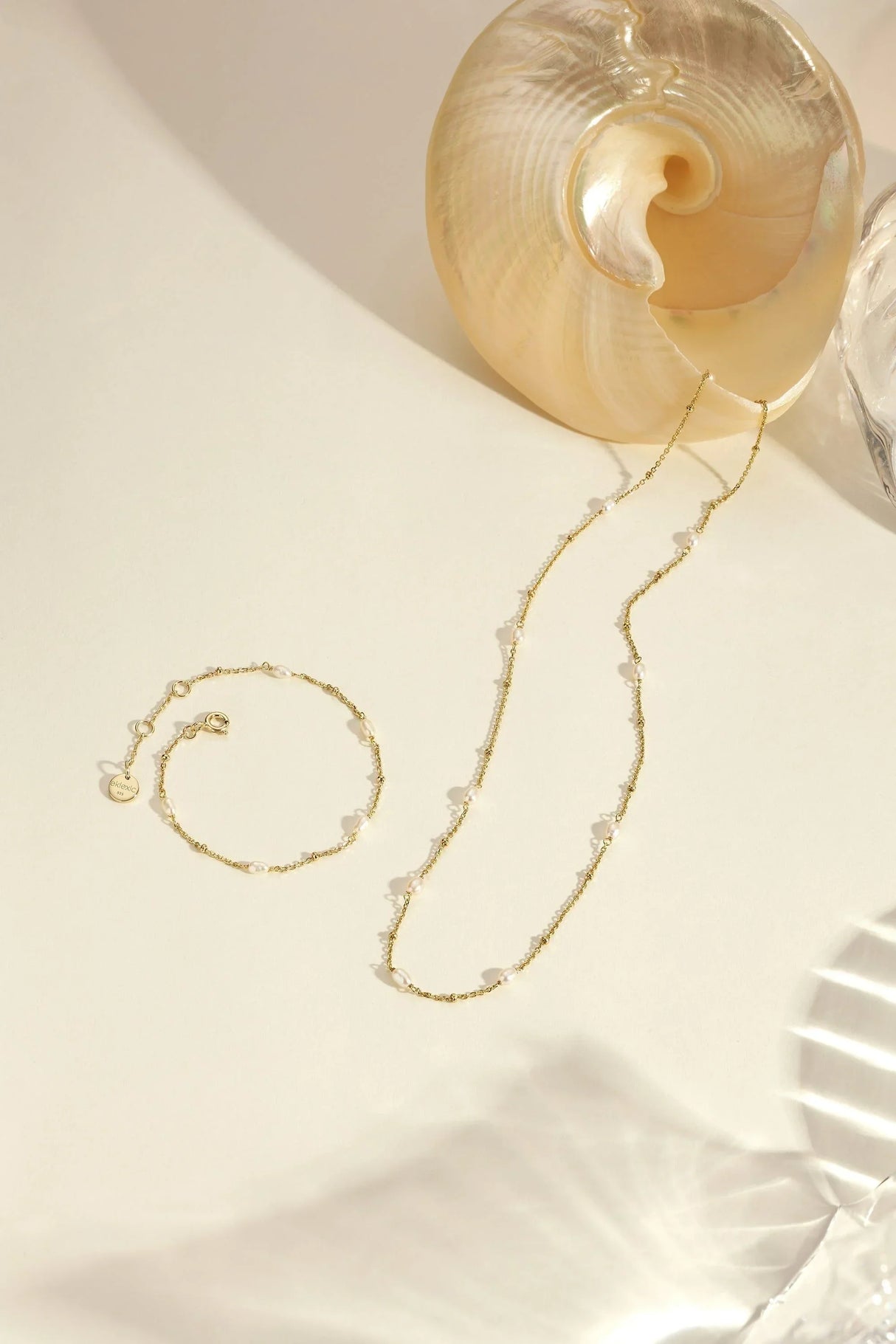 Micro Alternating Pearl & Bead Bracelet from eklexic