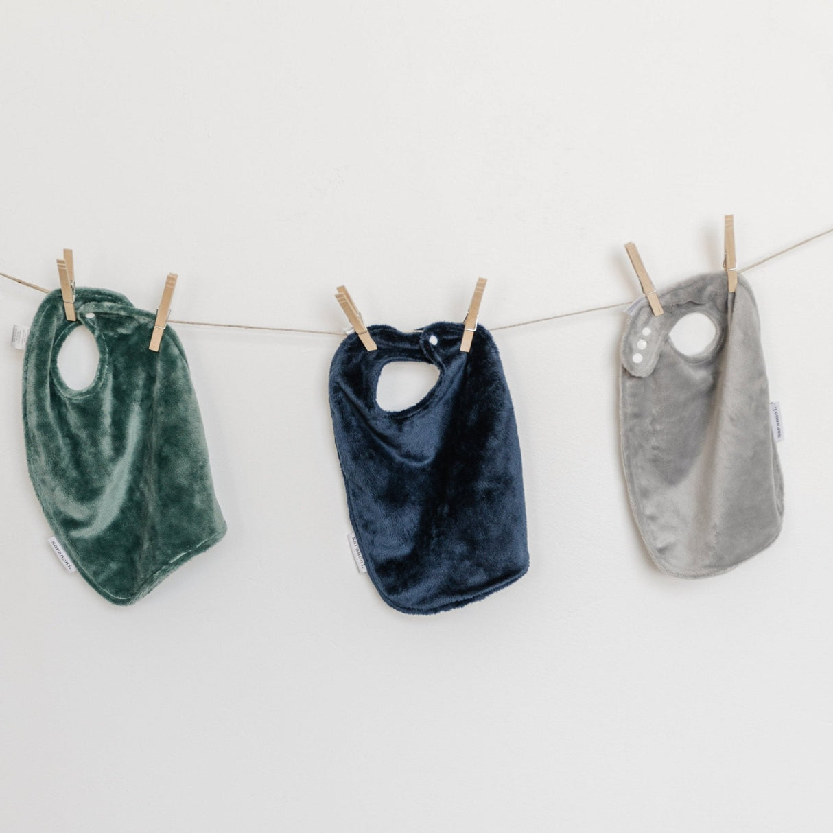 MINKY BIBS 3-PACK from Saranoni
