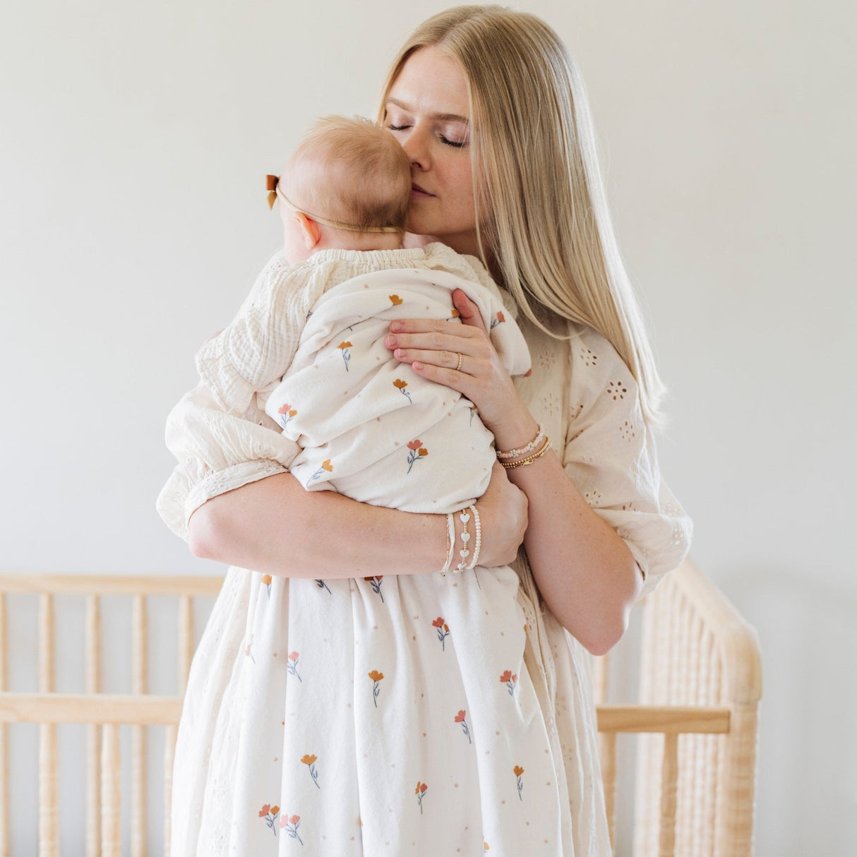 MINKY STRETCH LUXE SWADDLE/BLANKET From Saranoni