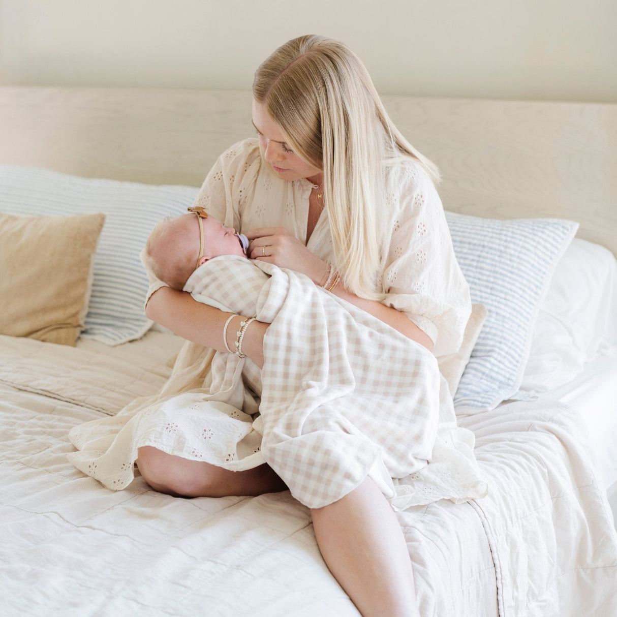 MINKY STRETCH LUXE SWADDLE/BLANKET From Saranoni