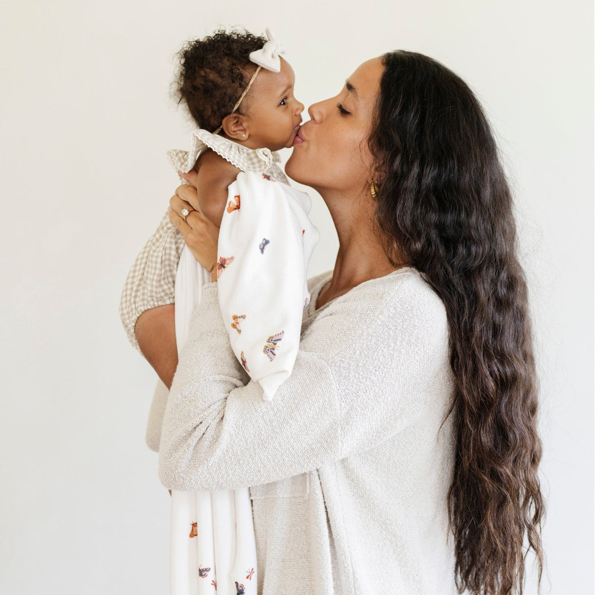 MINKY STRETCH LUXE SWADDLE/BLANKET From Saranoni