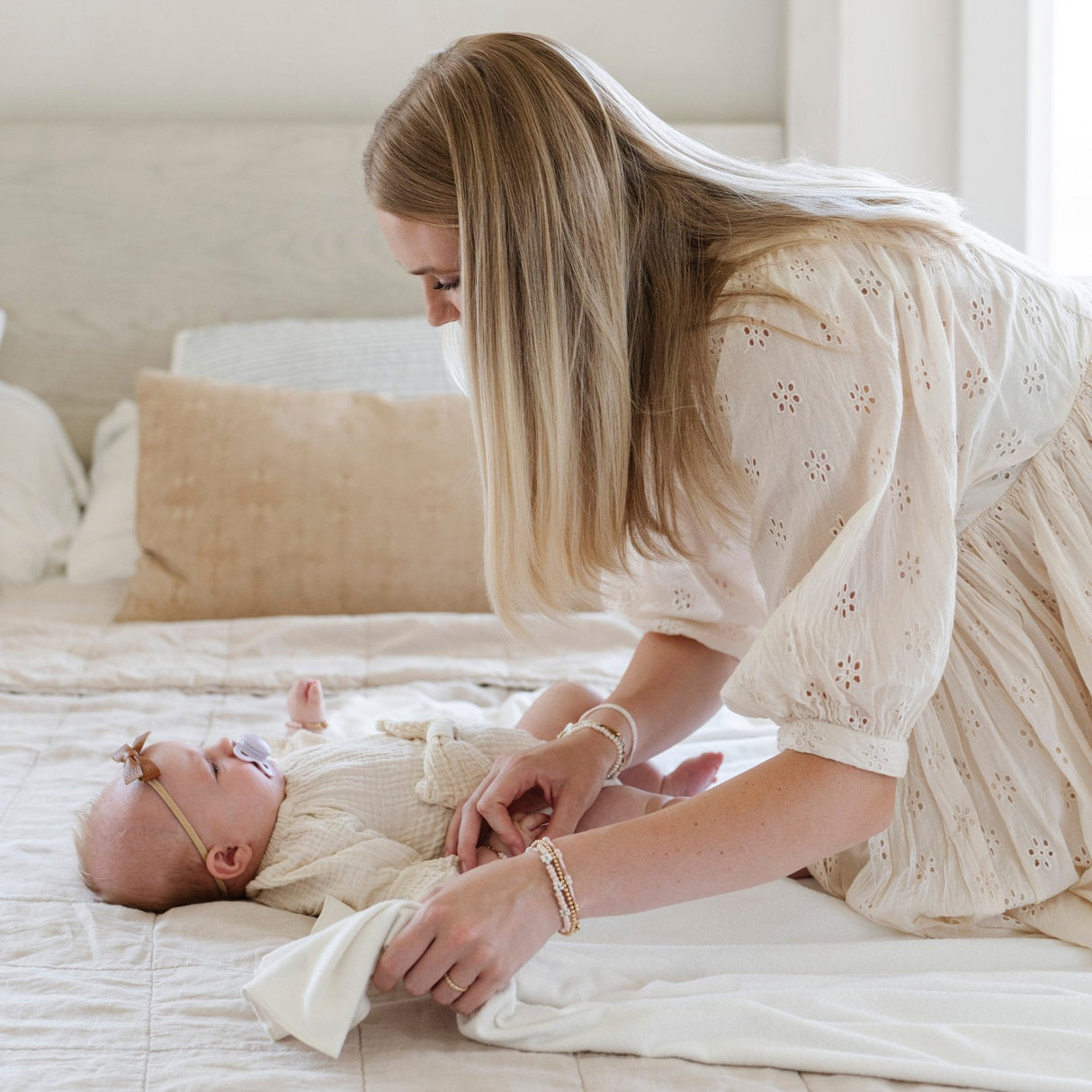 MINKY STRETCH LUXE SWADDLE/BLANKET From Saranoni