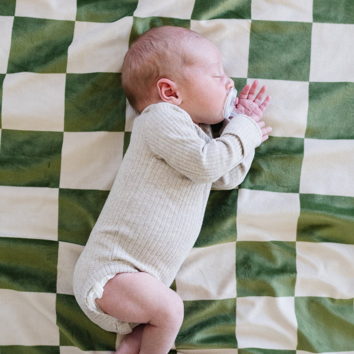 MINKY STRETCH RECEIVING BLANKETS From Saranoni