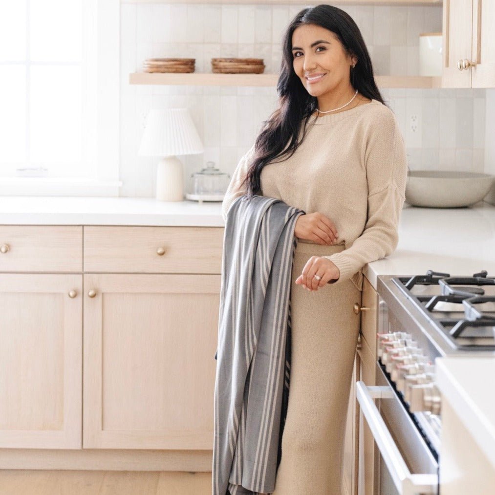 MINKY STRETCH THROW BLANKETS From Saranoni