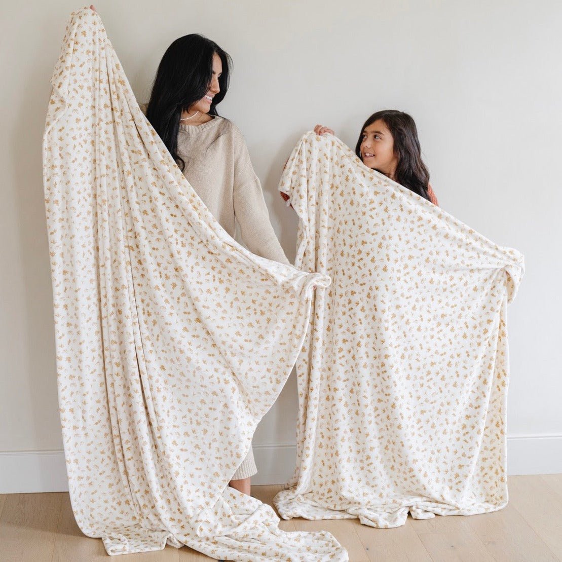 MINKY STRETCH THROW BLANKETS From Saranoni