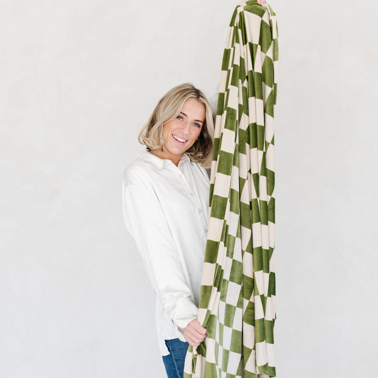 MINKY STRETCH THROW BLANKETS From Saranoni