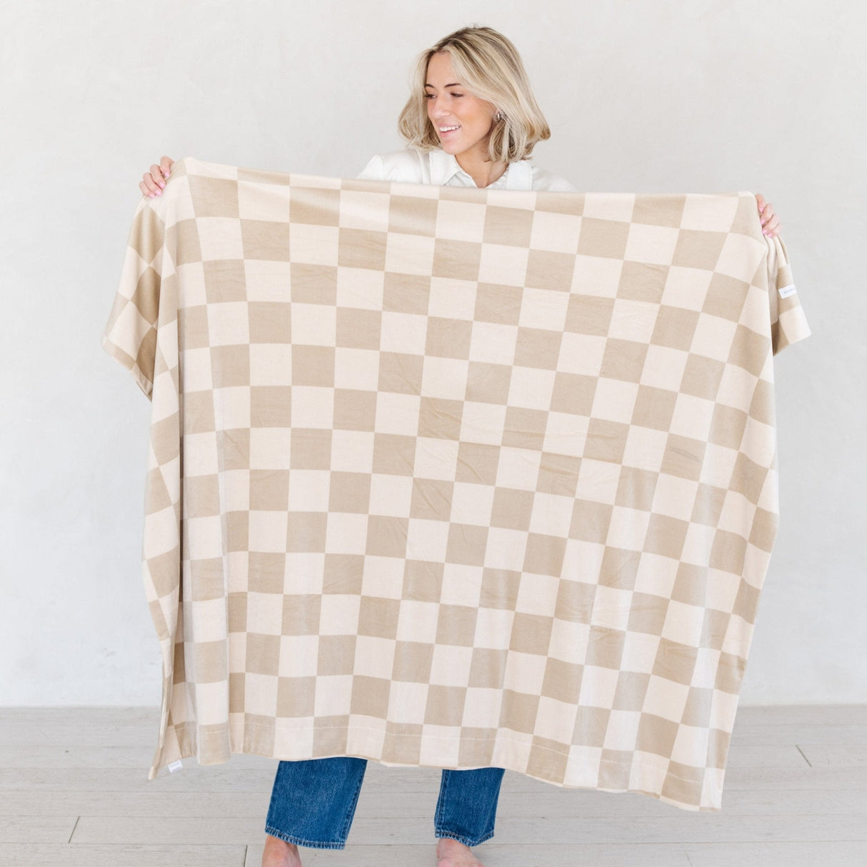 MINKY STRETCH THROW BLANKETS From Saranoni