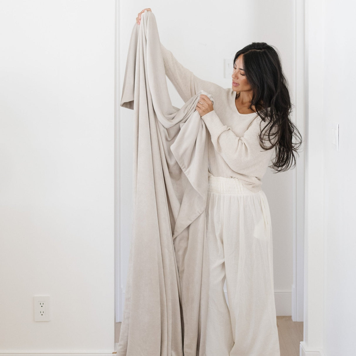 MINKY STRETCH XL THROW BLANKETS From Saranoni