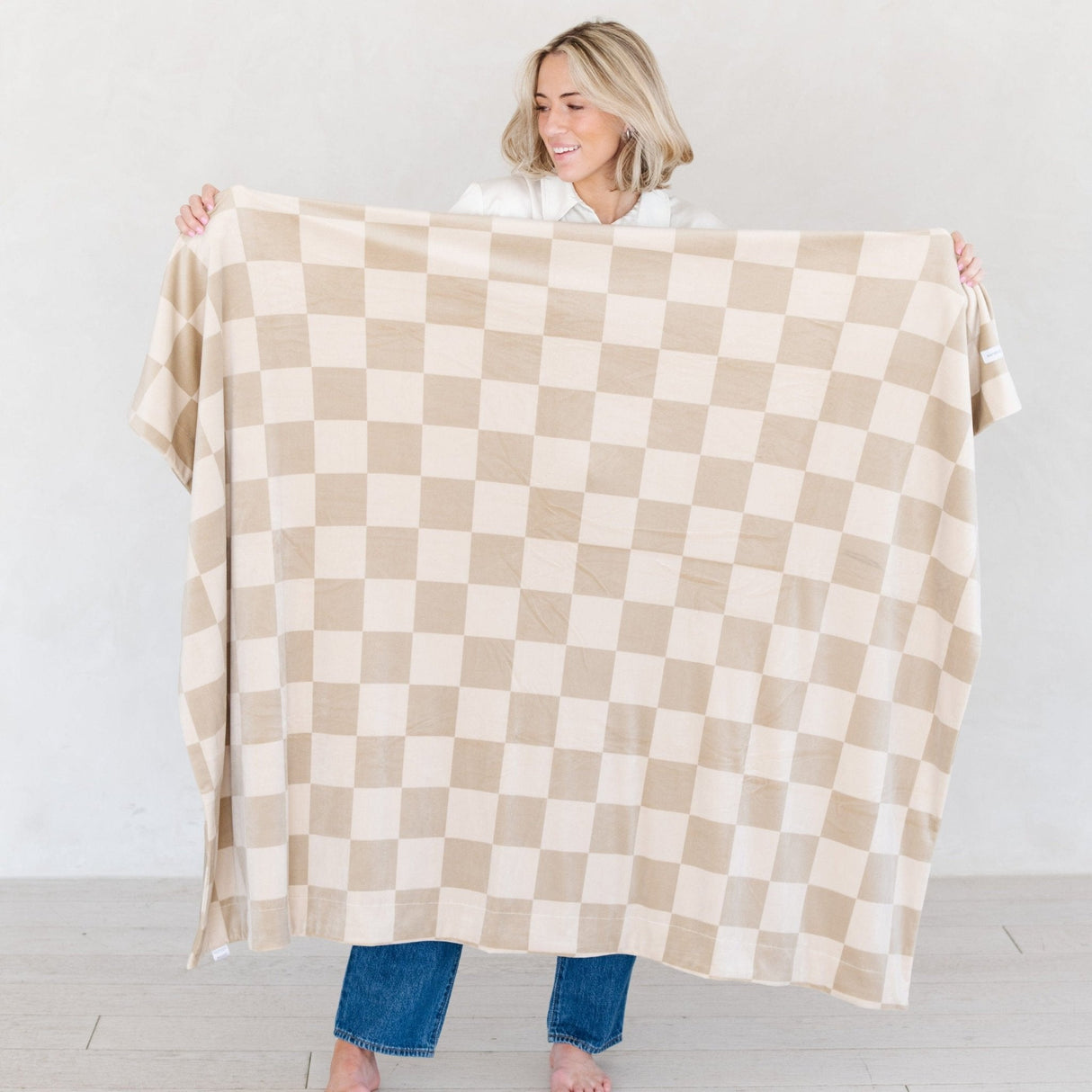 MINKY STRETCH XL THROW BLANKETS From Saranoni