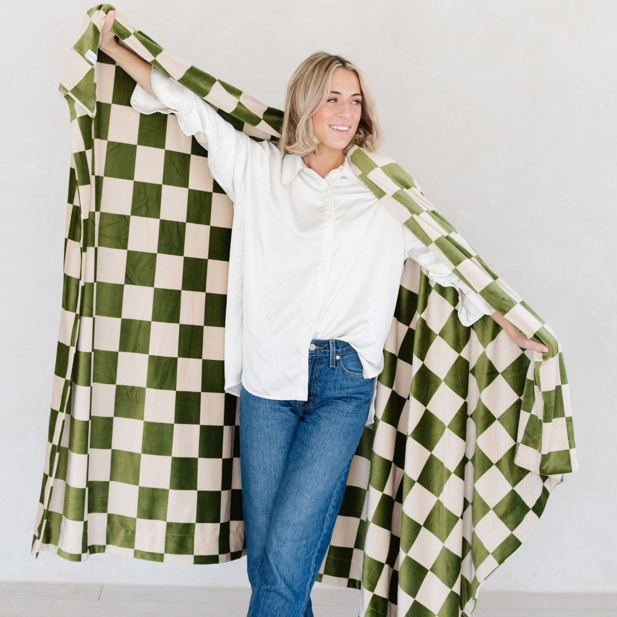 MINKY STRETCH XL THROW BLANKETS From Saranoni