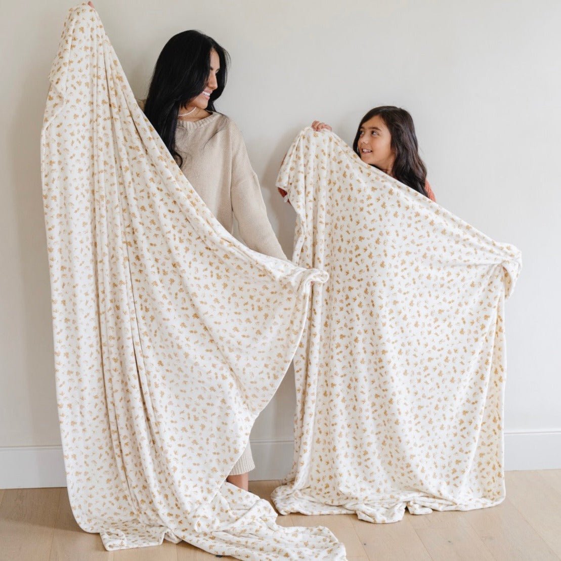MINKY STRETCH XL THROW BLANKETS From Saranoni