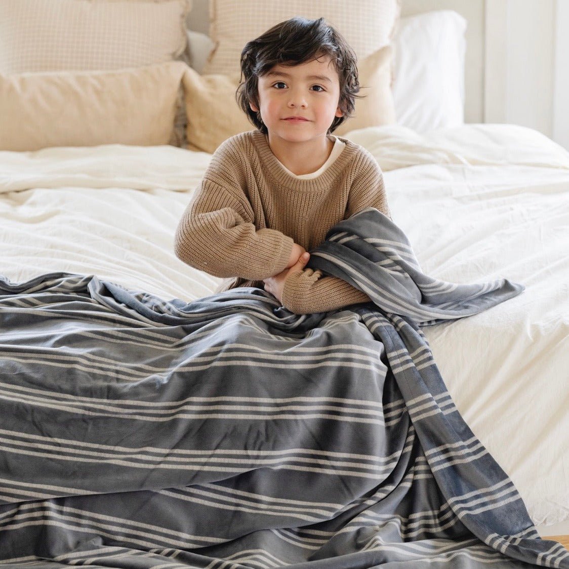 MINKY STRETCH XL THROW BLANKETS From Saranoni