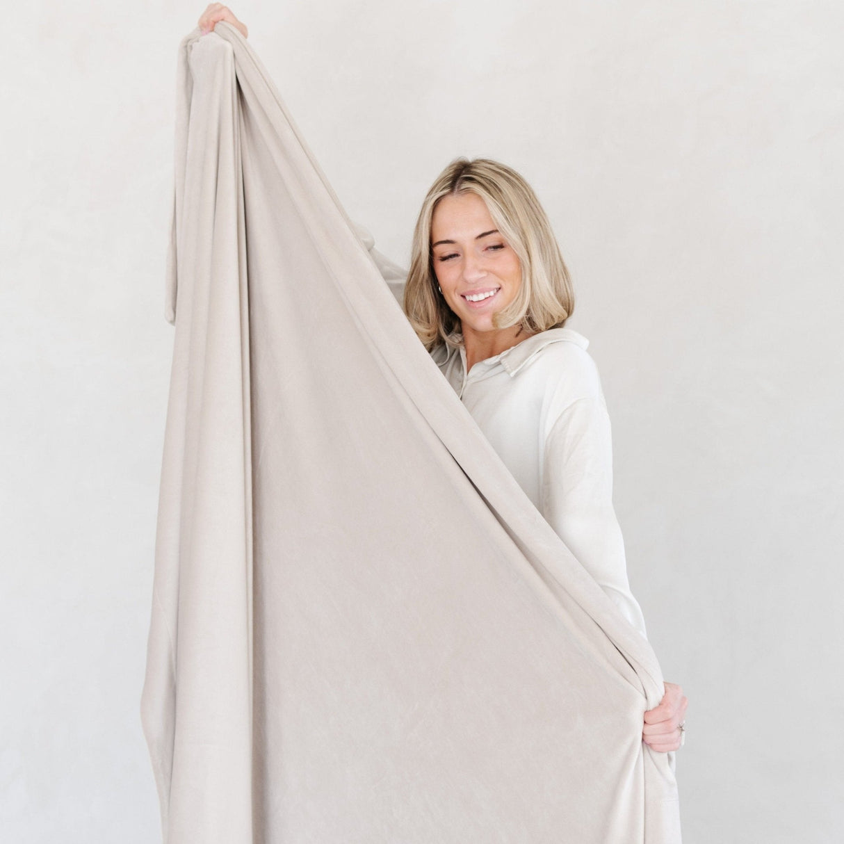 MINKY STRETCH XL THROW BLANKETS From Saranoni