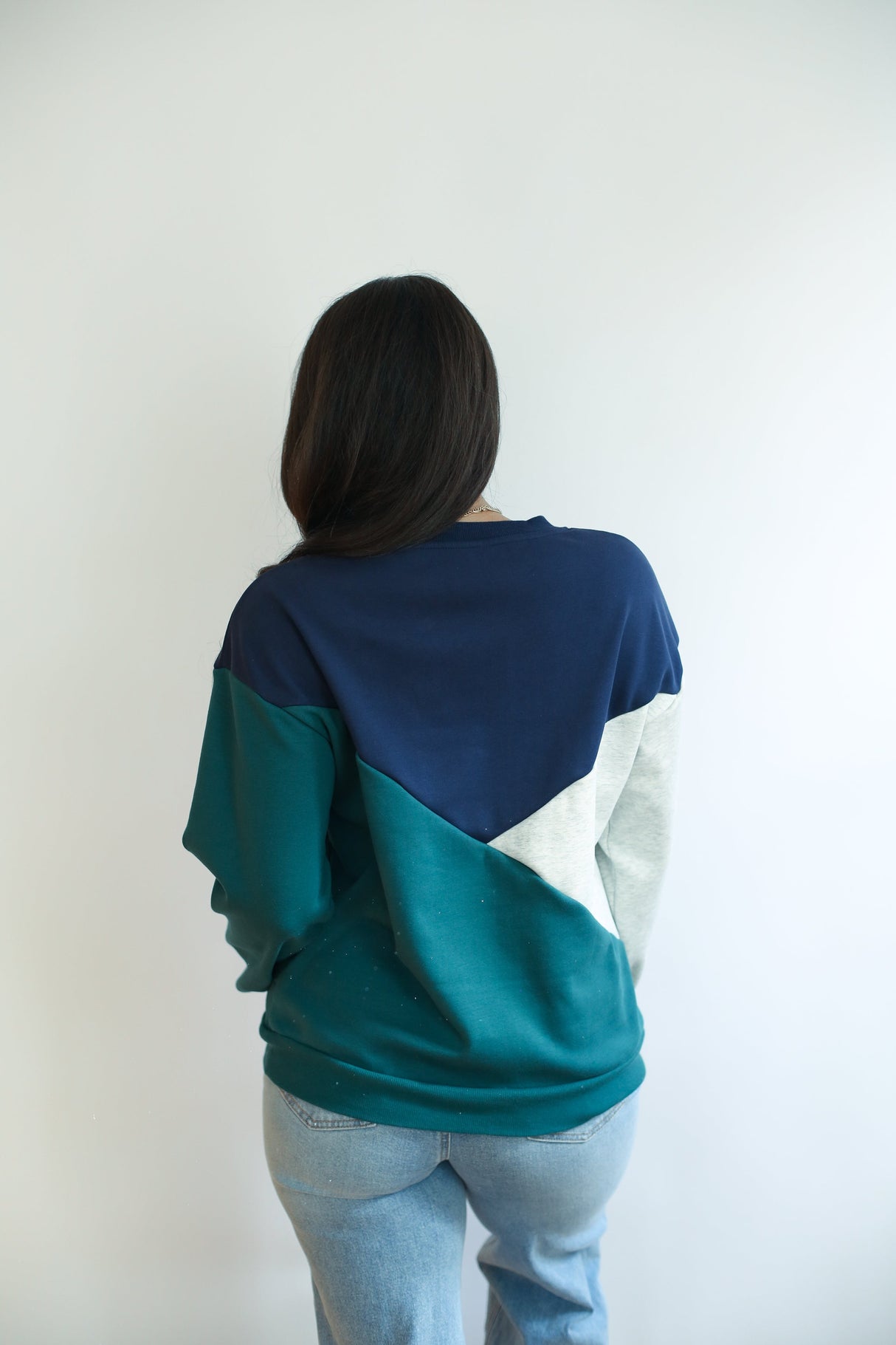 Velour Interior Diagonal Zip Breastfeeding Sweatshirt from Movemama
