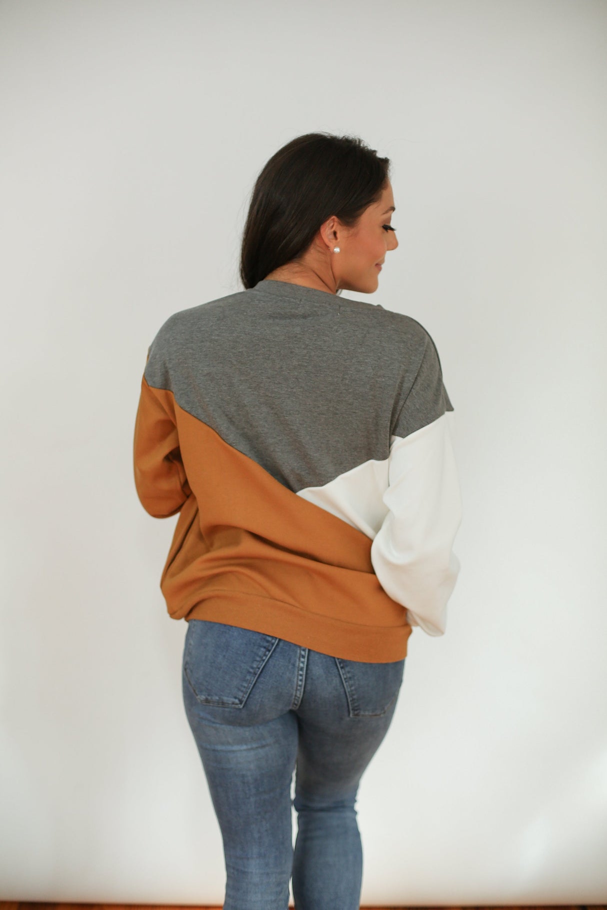 Velour Interior Diagonal Zip Breastfeeding Sweatshirt from Movemama