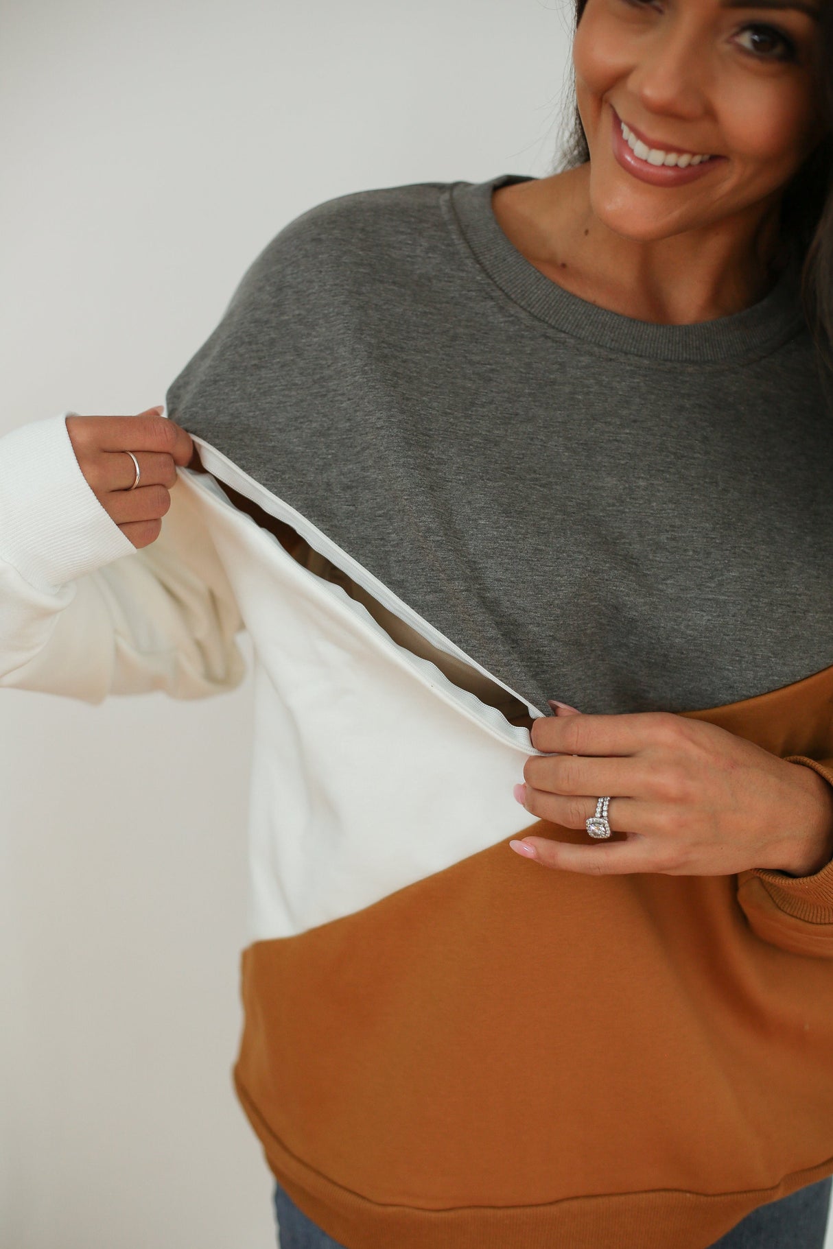 Velour Interior Diagonal Zip Breastfeeding Sweatshirt from Movemama
