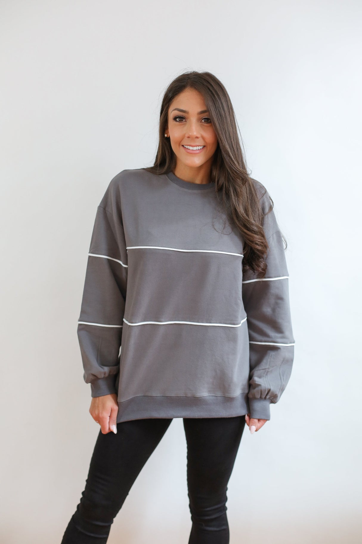 Relaxed Fit Invisible Zipper Breastfeeding Sweatshirt with Piping From Movemama