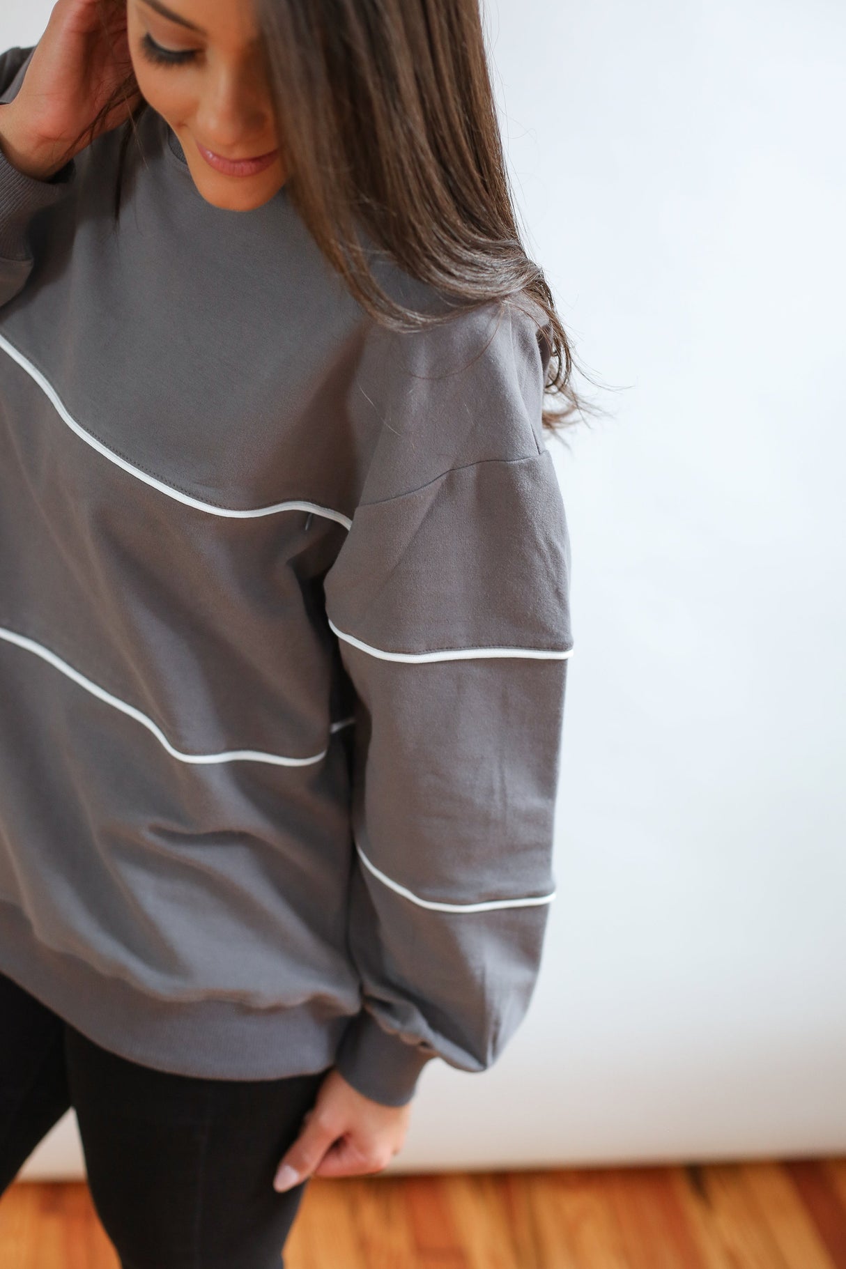 Relaxed Fit Invisible Zipper Breastfeeding Sweatshirt with Piping From Movemama